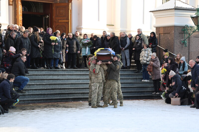 Загинув за місяць до 25-річчя: у Луцьку попрощалися із полеглим Героєм Максимом Костюком