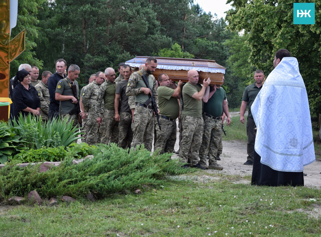 Серце зупинилося на фронті: на Волині в останню дорогу провели воїна Миколу Віліча. Фото