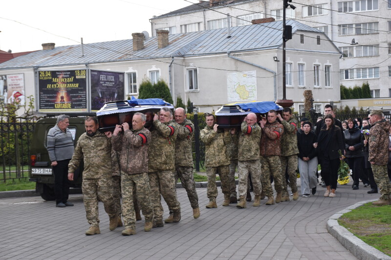 Луцьк попрощався із двома Героями — Анатолієм Андрусиком та Богданом Новосадом