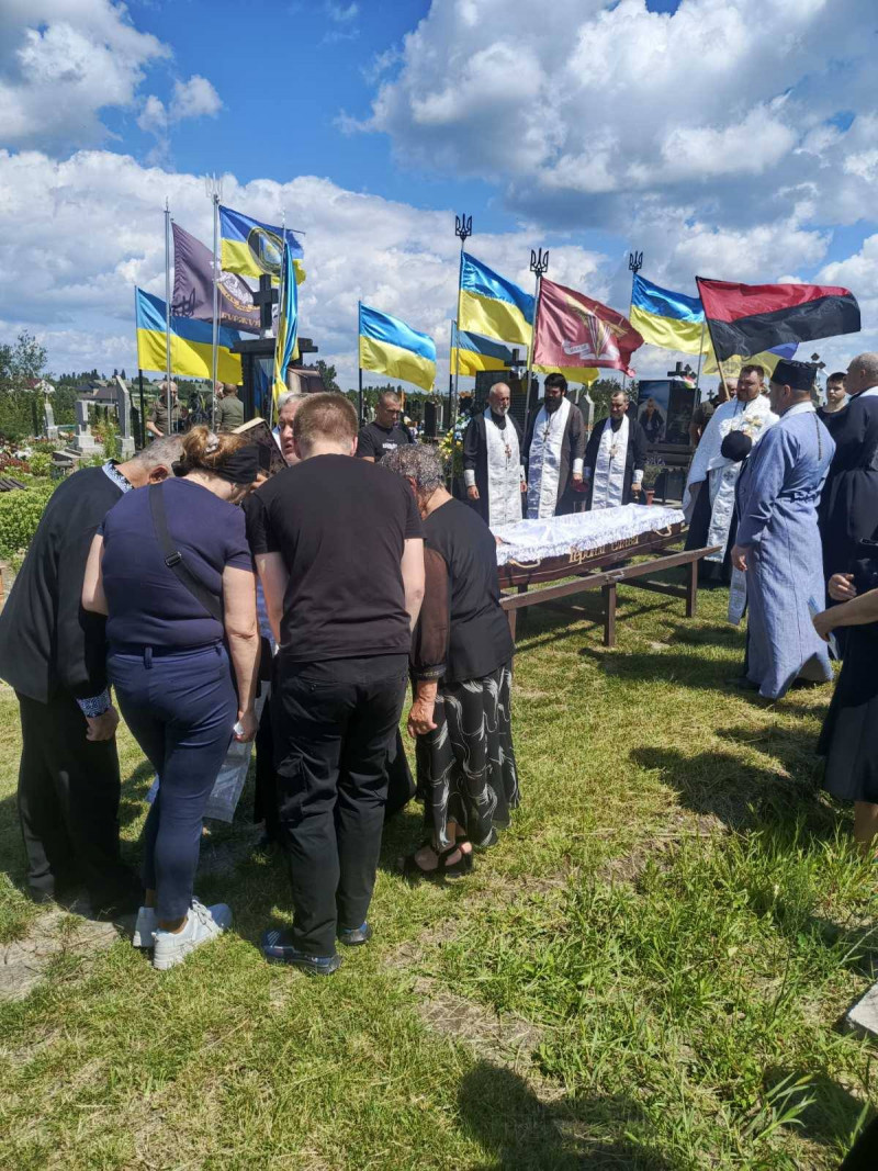 Життя Героя трагічно обірвалося у Курській області: на Волині в останню дорогу провели Віктора Кревського