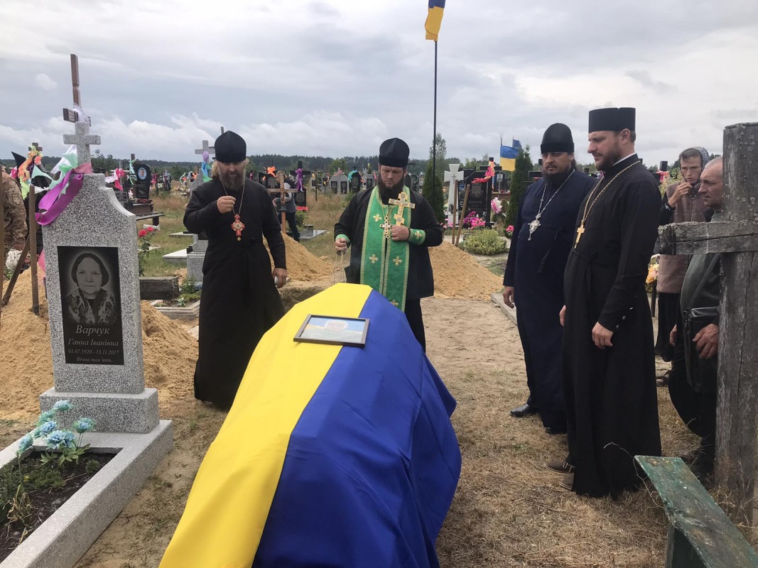 Загинув понад півтора року тому: на Волині в останню путь провели Героя Степана Приймака