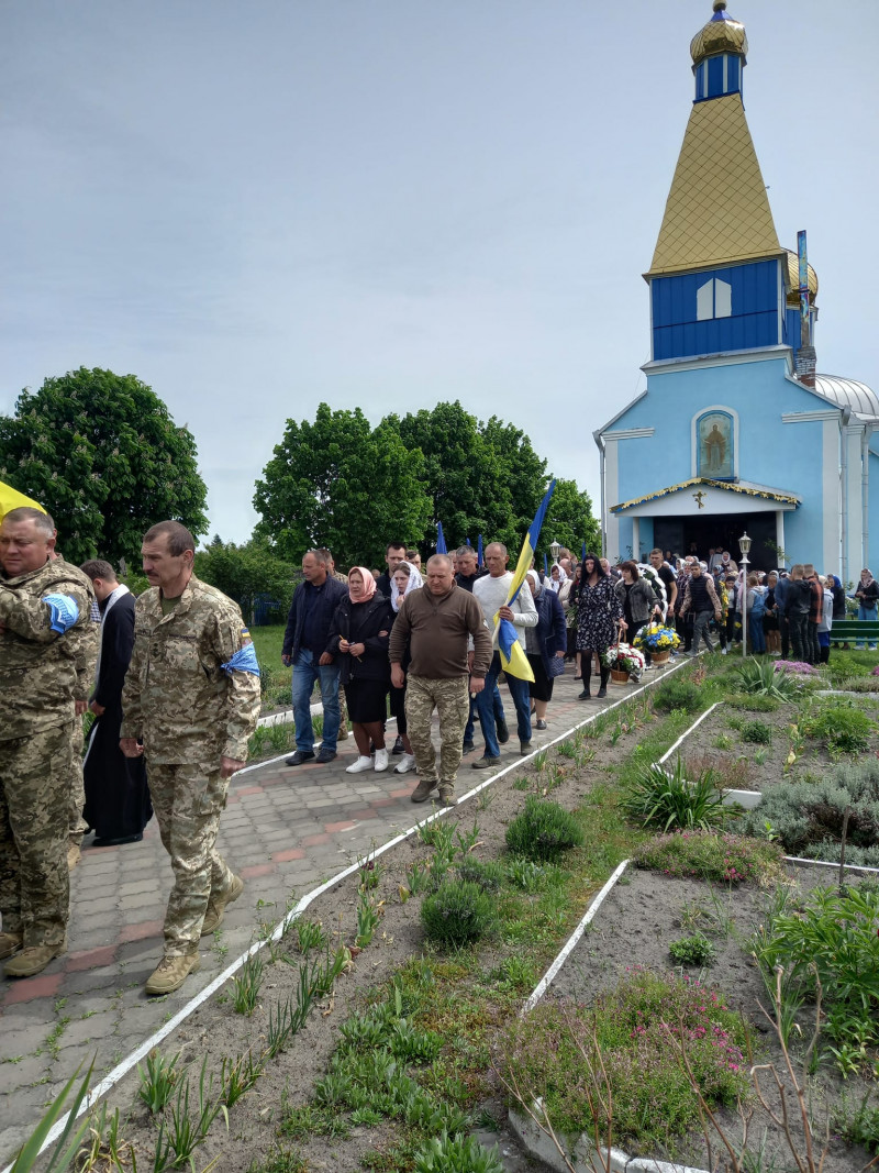 Загинув понад 2 місяці тому: на Волині поховали 24-річного Героя Владислава Богомаза. Фото