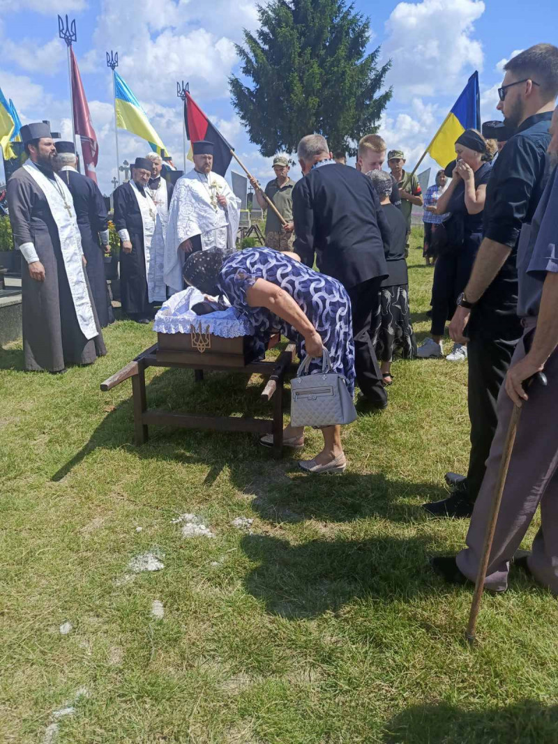 Життя Героя трагічно обірвалося у Курській області: на Волині в останню дорогу провели Віктора Кревського