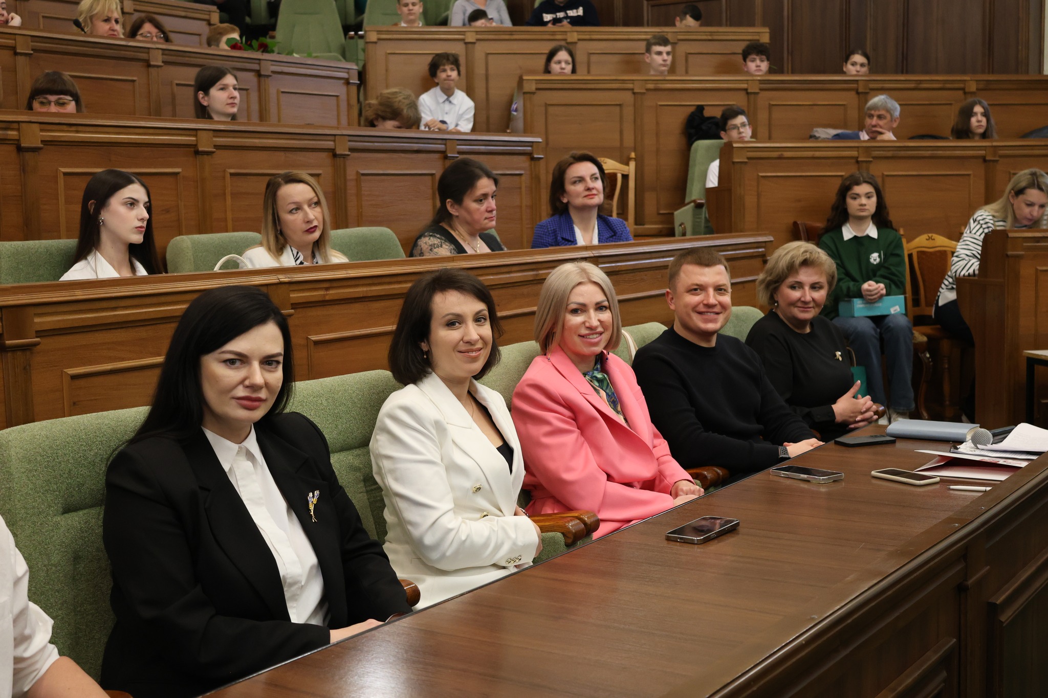 На Волині відзначили юних інтелектуалів: переможці олімпіад і конкурсів отримали нагороди