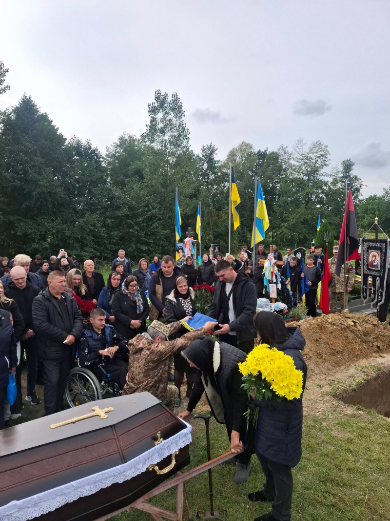 Волиняни попрощалися із захисником Олександром Пінчуком, який понад два роки вважався зниклим безвісти
