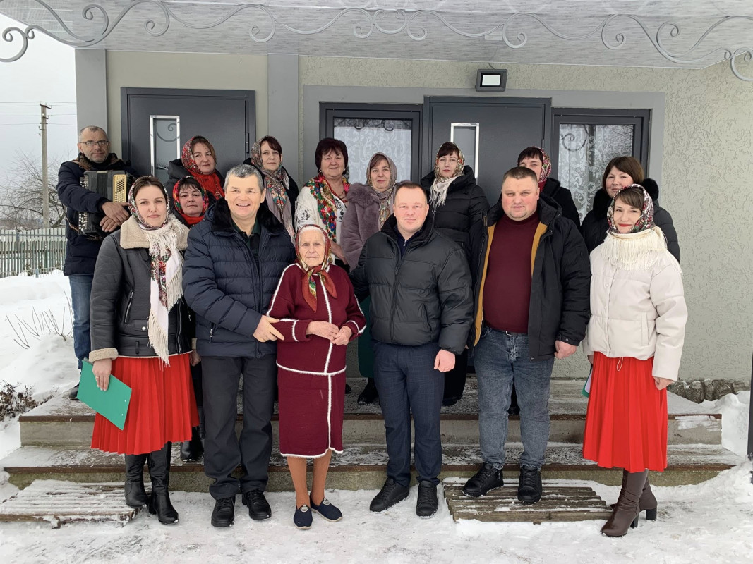 Працювала акушеркою і допомогла народитися багатьом діткам: волинянка відзначила 90-річний ювілей