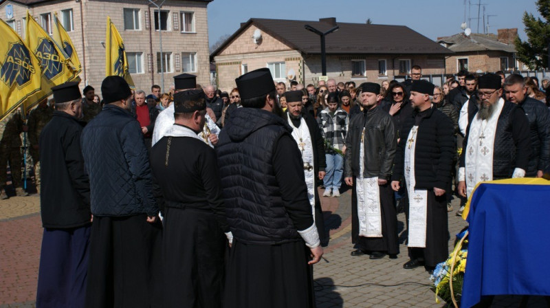 У громаді на Волині попрощалися із 23-річним розвідником «Азова» Назаром Поліщуком