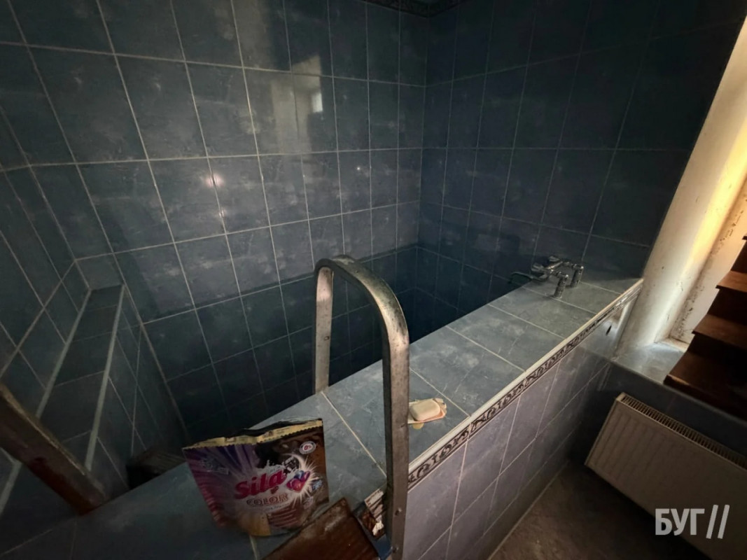 Порожні зали, сміття і зірване майно: що залишила УПЦ МП в Успенському соборі у Володимирі. Фото