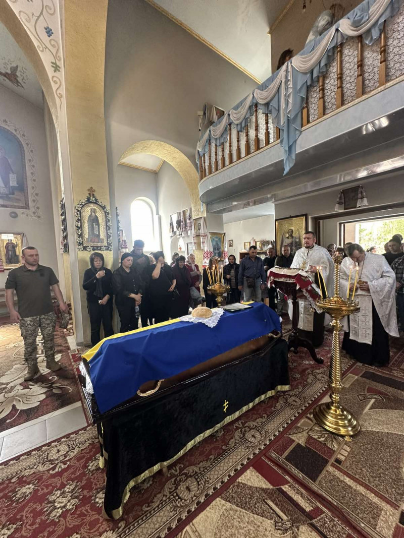 Назавжди в строю: на Волині попрощалися із захисником України Андрієм Вересом