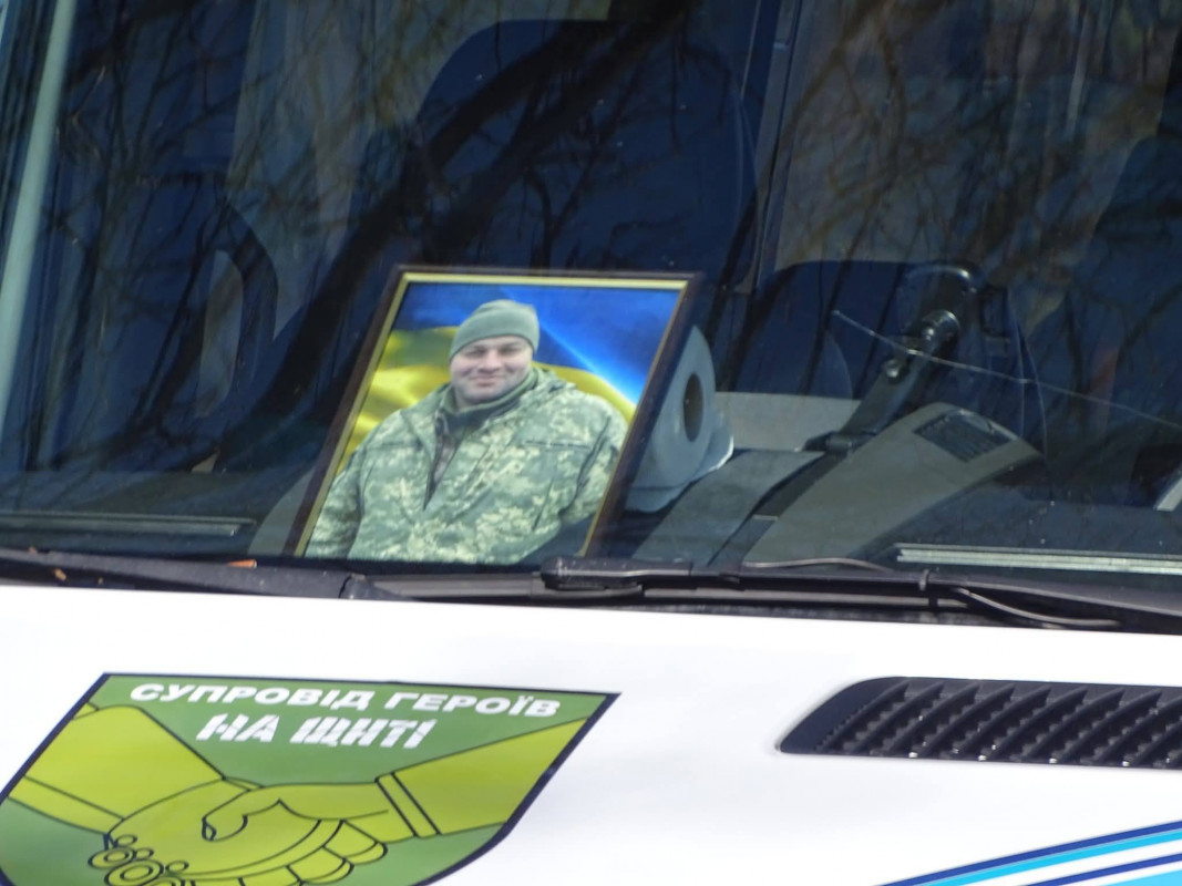 Після довгих місяців невідомості: на Волині провели в останню путь захисника Віталія Дудика