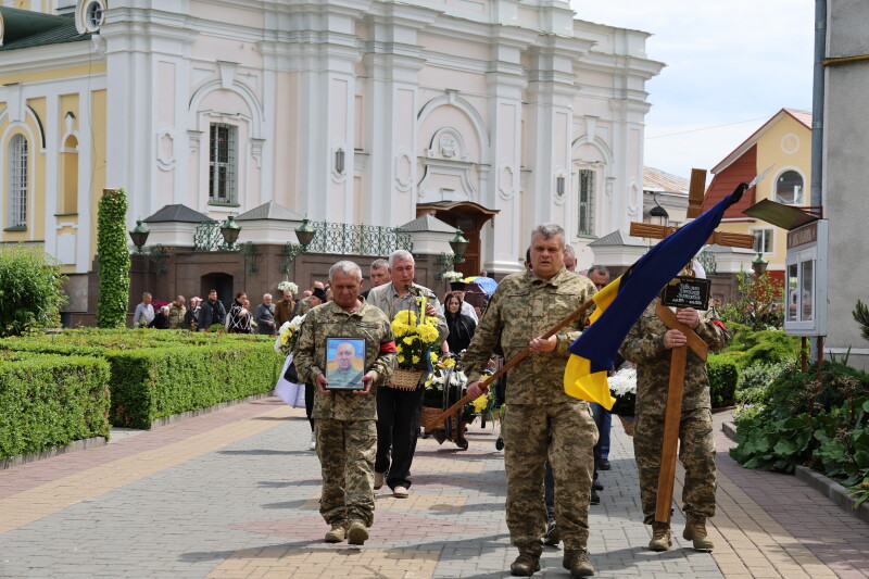 У Луцьку провели в останню путь полеглого військовослужбовця Олександра Кобилька