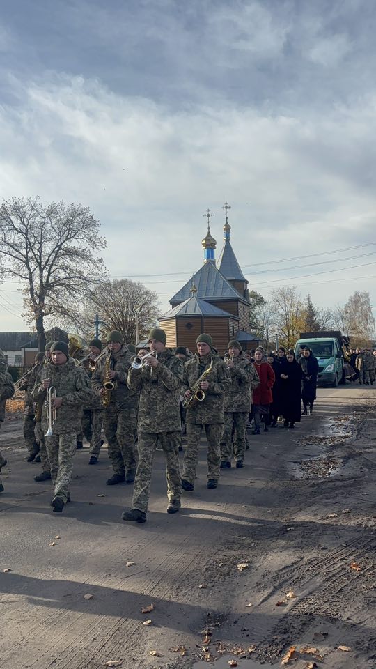 До останнього подиху боронив Україну: на Волині попрощалися із загиблим Героєм Іваном Кіпенем