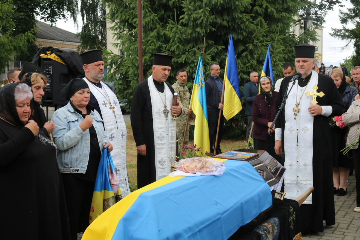 Понад півтора року вважався зниклим безвісти: на Волині поховали Героя Юрію Лозу