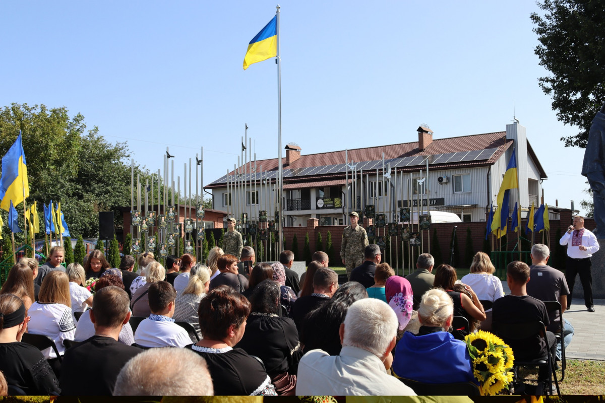 «Герої не вмирають»: у громаді на Волині відкрили Меморіал воїнам