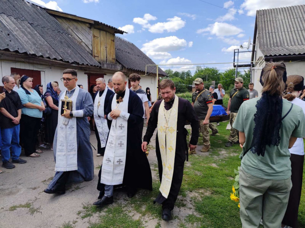 Майже два роки вважався зниклим безвісти: на Волині провели в останню дорогу Героя Миколу Войтюка