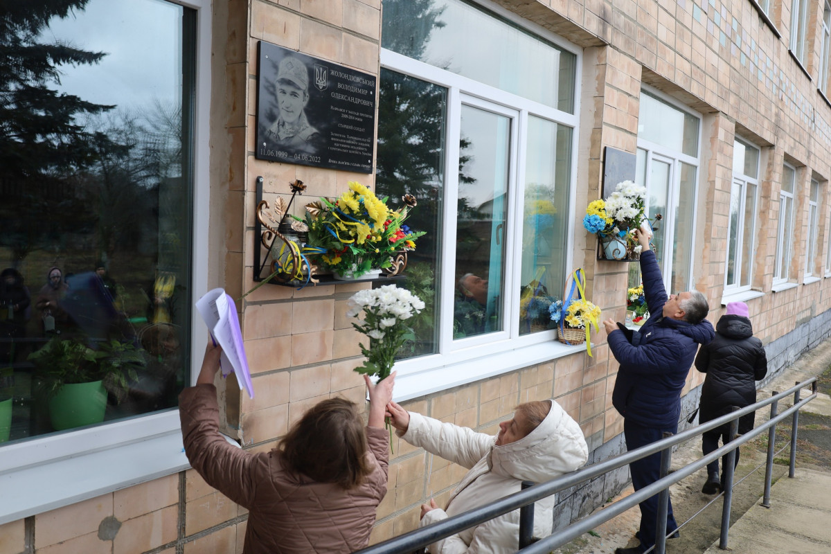 На Волині відкрили меморіальну дошку загиблому Герою Олександру Оленичу