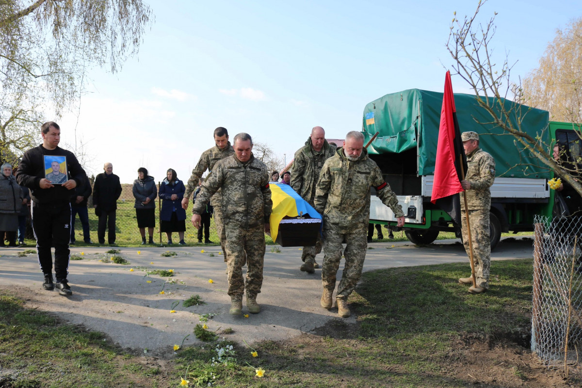 Життя присвятив порятунку інших: на Волині провели в останню дорогу воїна Олександра Батуру