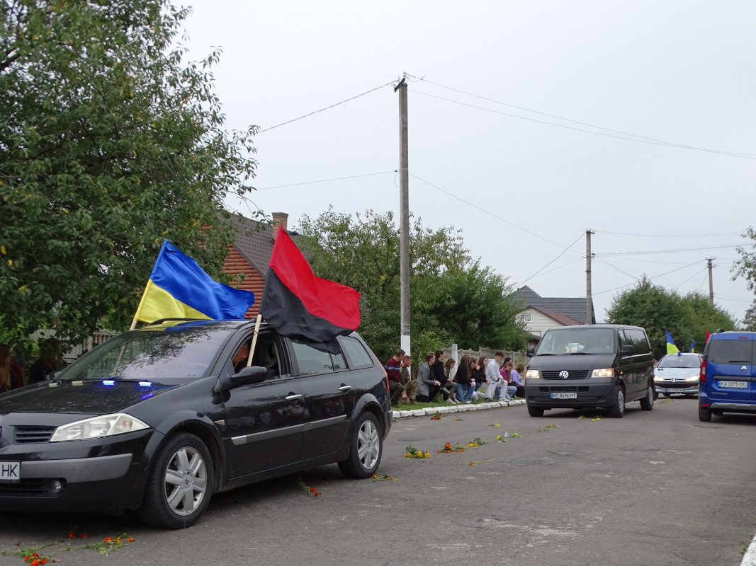 Ідентифікований за результатами тесту-ДНК: на Волині поховали Героя Володимира Олексюка