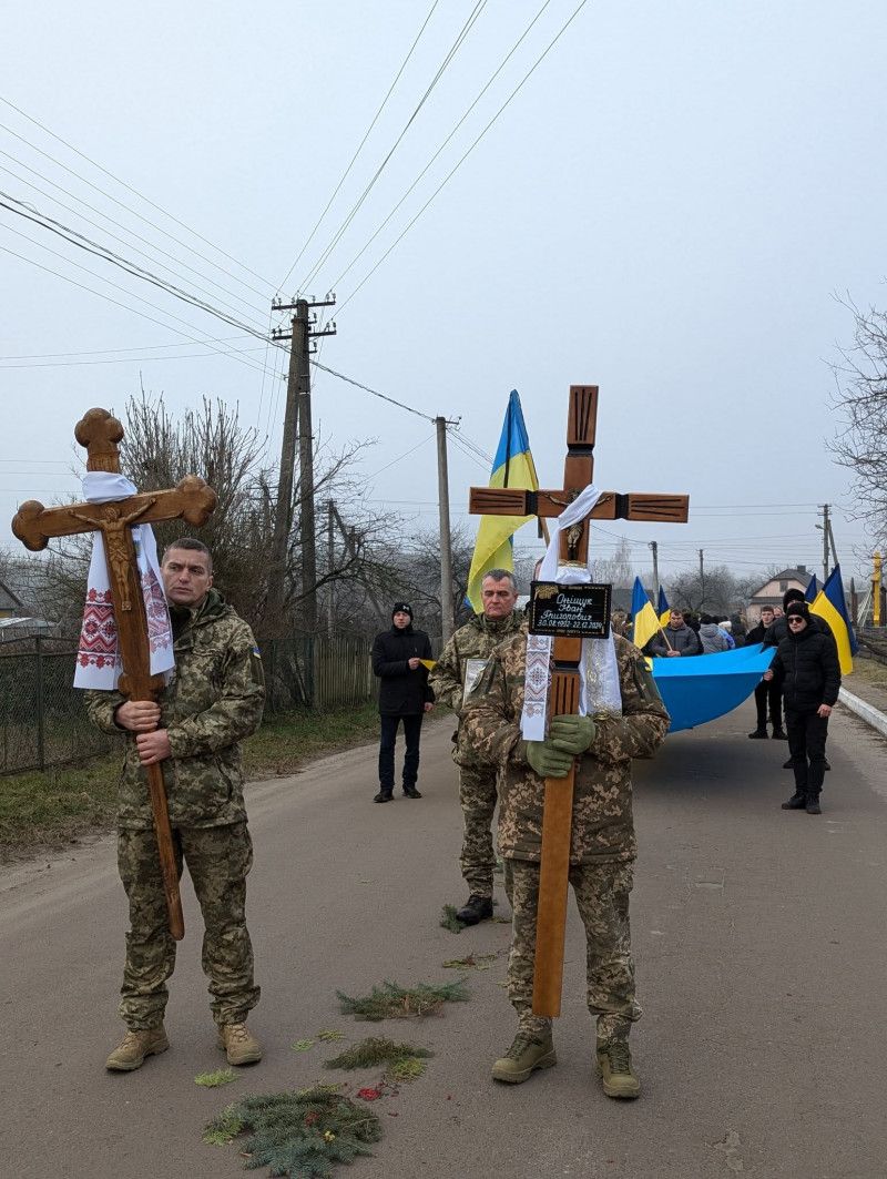 Завжди був готовий допомогти: на Волині провели в останню дорогу загиблого воїна Івана Оніщука