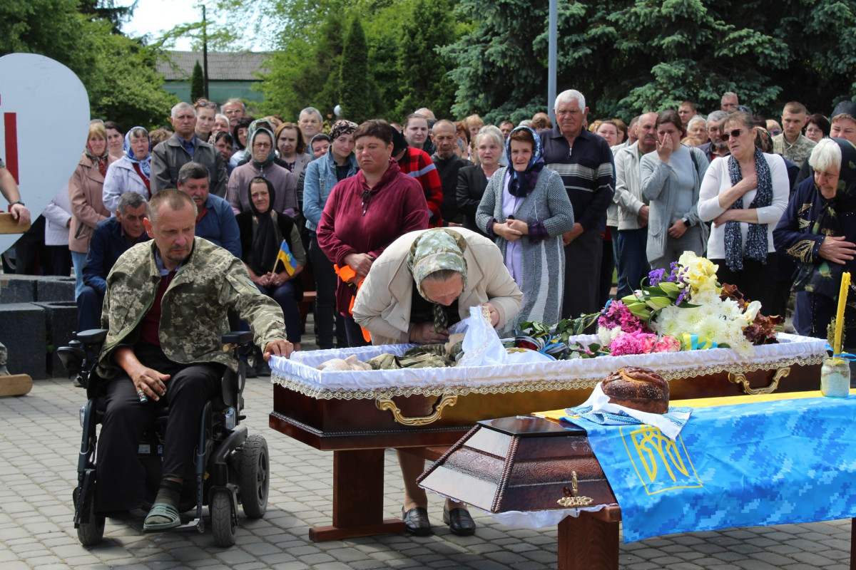 В бою отримав поранення, несумісні з життям: на Волині поховали Героя Сергія Дмитрука