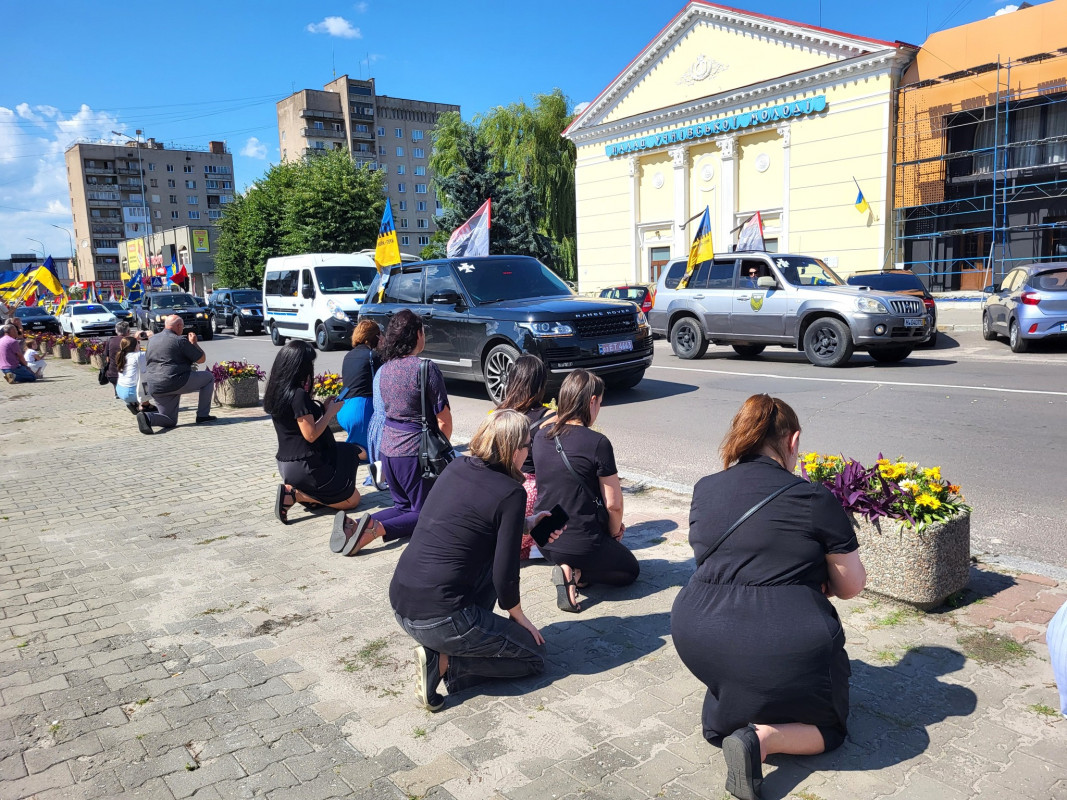 Син і донька втратили батька: на Волині попрощались з Героєм Дмитром Лисюком