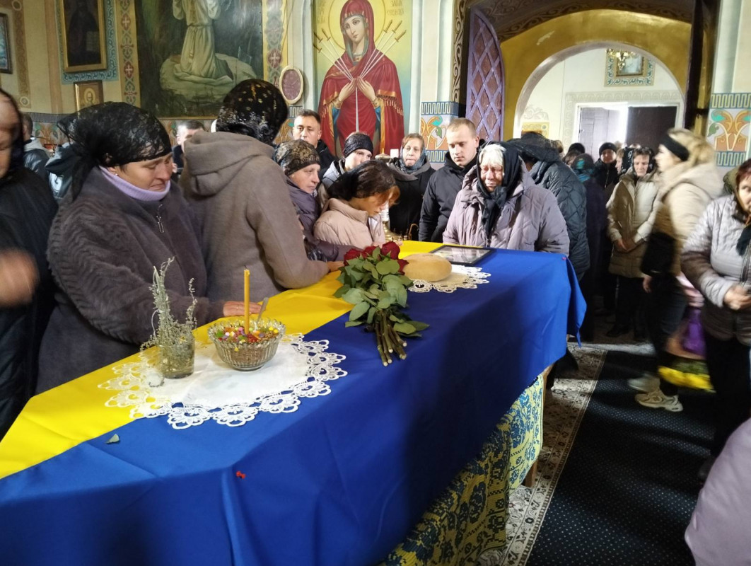 Довгий час вважався безвісти зниклим: на Волині в останню путь провели Героя Віталія Бомазюка