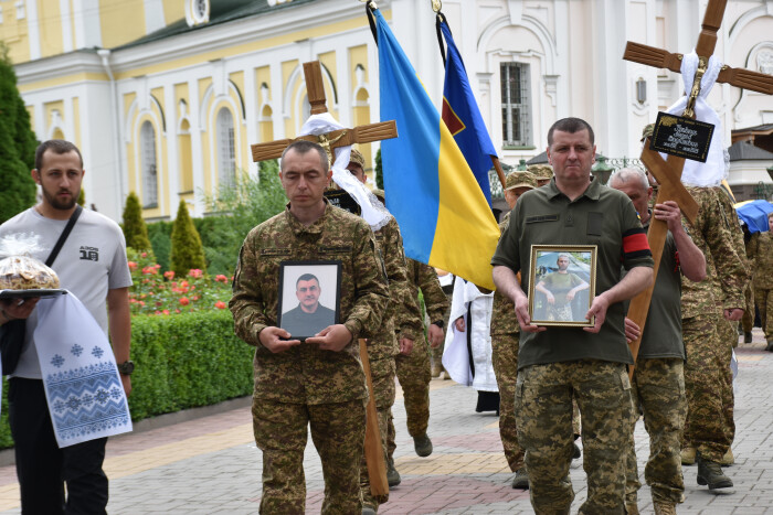 Загинули понад рік тому: у Луцьку попрощалися з двома Героями Андрієм Кравчуком та Романом Смалем