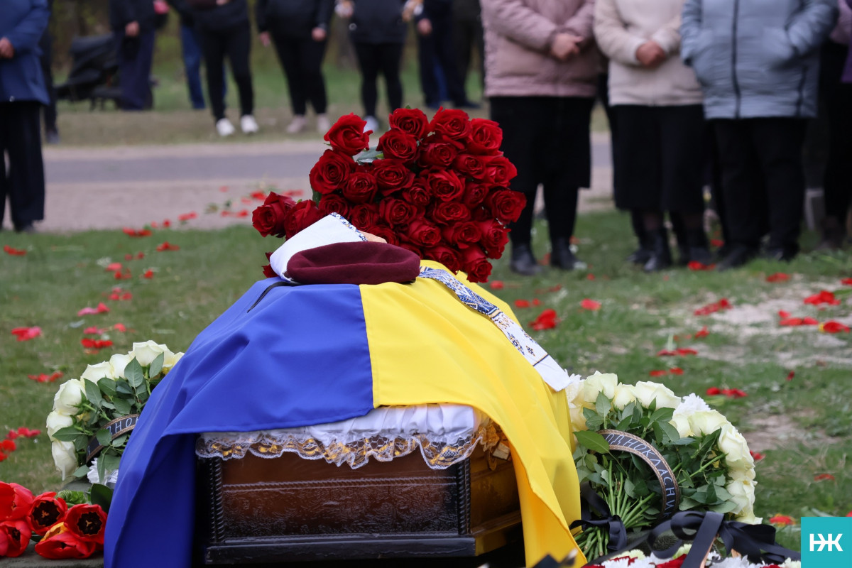Біль двох сіл: на Волині провели в останню путь воїна Володимира Ридчука