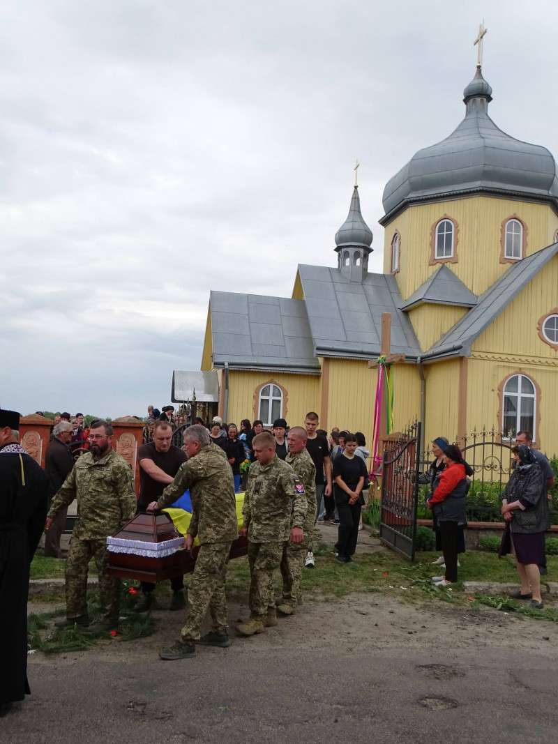 Серце зупинилося у лікарні: на Волині поховали захисника Андрія Свігуна