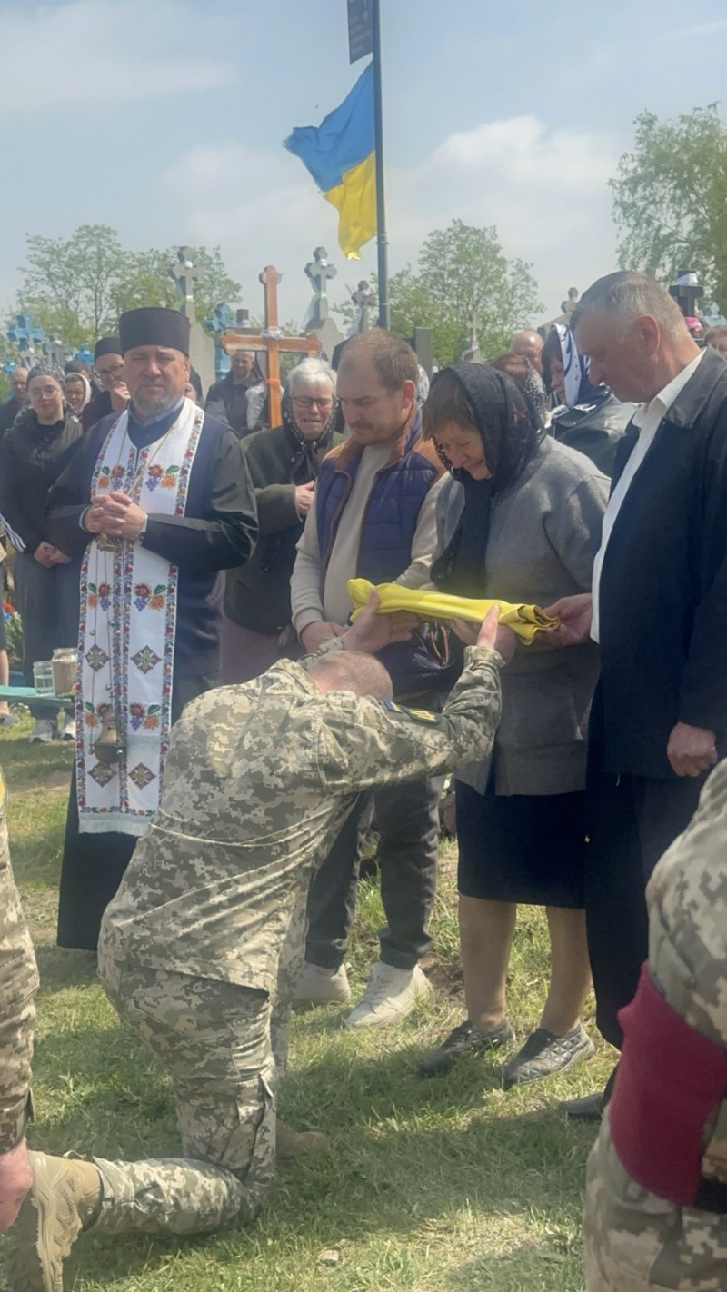 Устилузька громада попрощалася із захисником України Олександром Сачуком