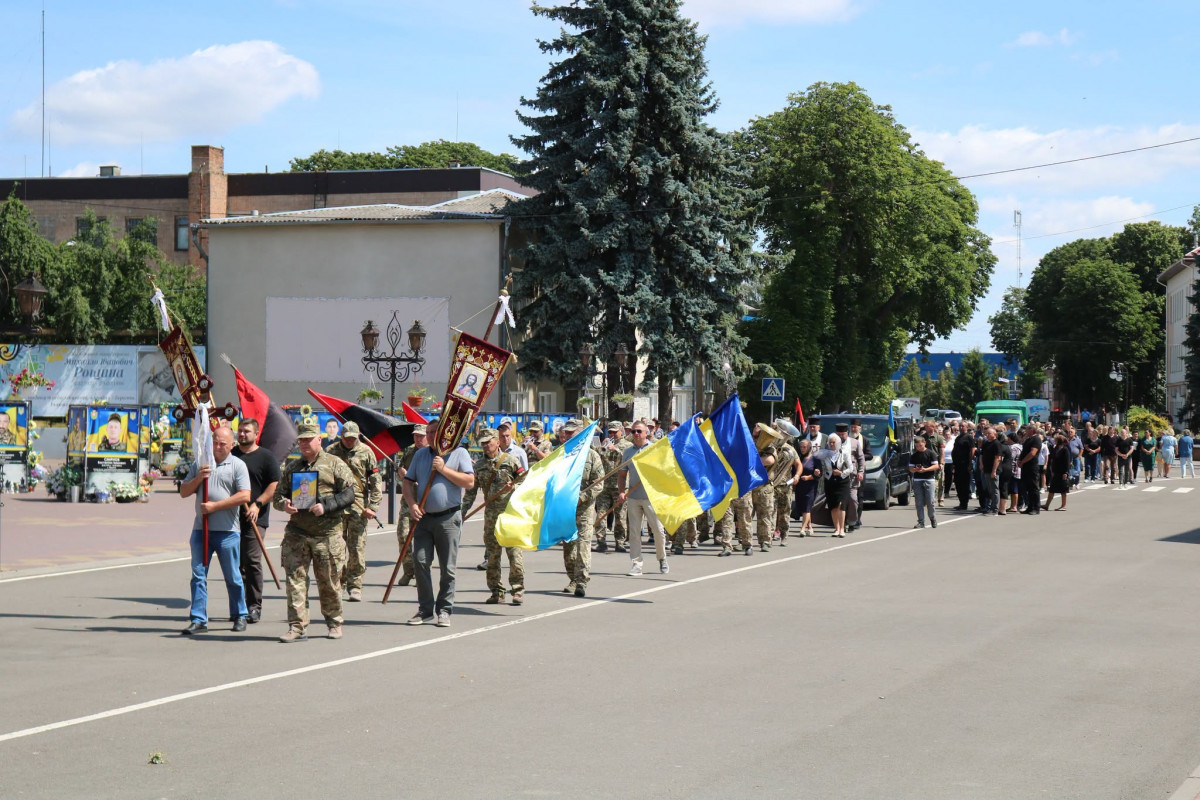 Майже 2 роки рідні жили надією на його повернення: у Луцькому районі поховали Героя Миколу Якубовича