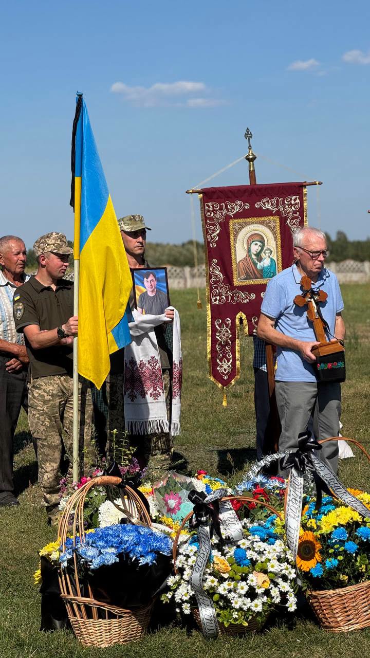 Громада на Волині попрощалася одразу з двома Героями: в останню путь провели Юрія Джуля та Василя Шилюка