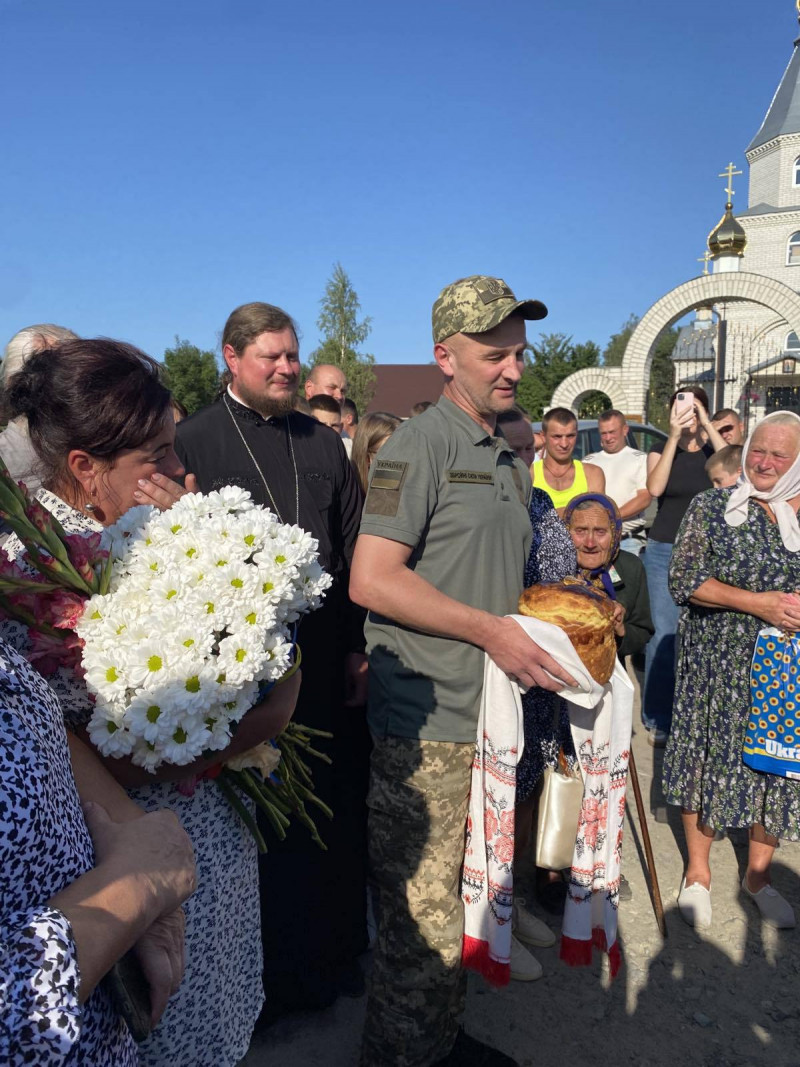 З полону додому: у волинській громаді урочисто зустріли Героя Віталія Березнюка