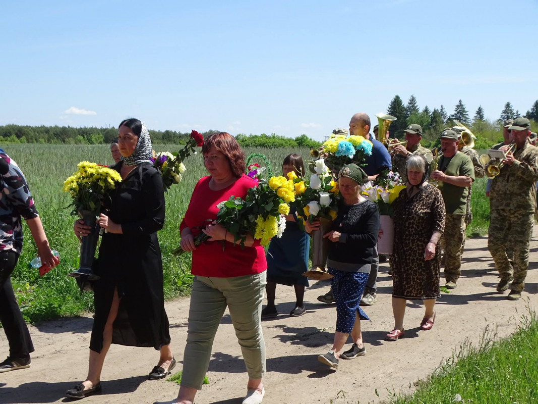 16 місяців вважався зниклим безвісти: на Волині попрощалися з Героєм Дмитром Лободюком