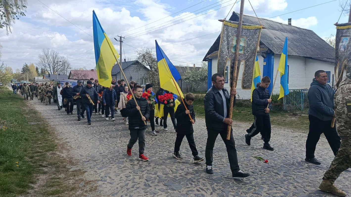 Добровільно став на захист країни: на Волині попрощалися із захисником Володимиром Павлюком