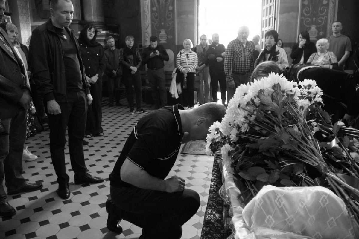 Без батька залишилися син і маленька донечка: на Волині в останню путь провели 39-річного захисника Олега Козінського