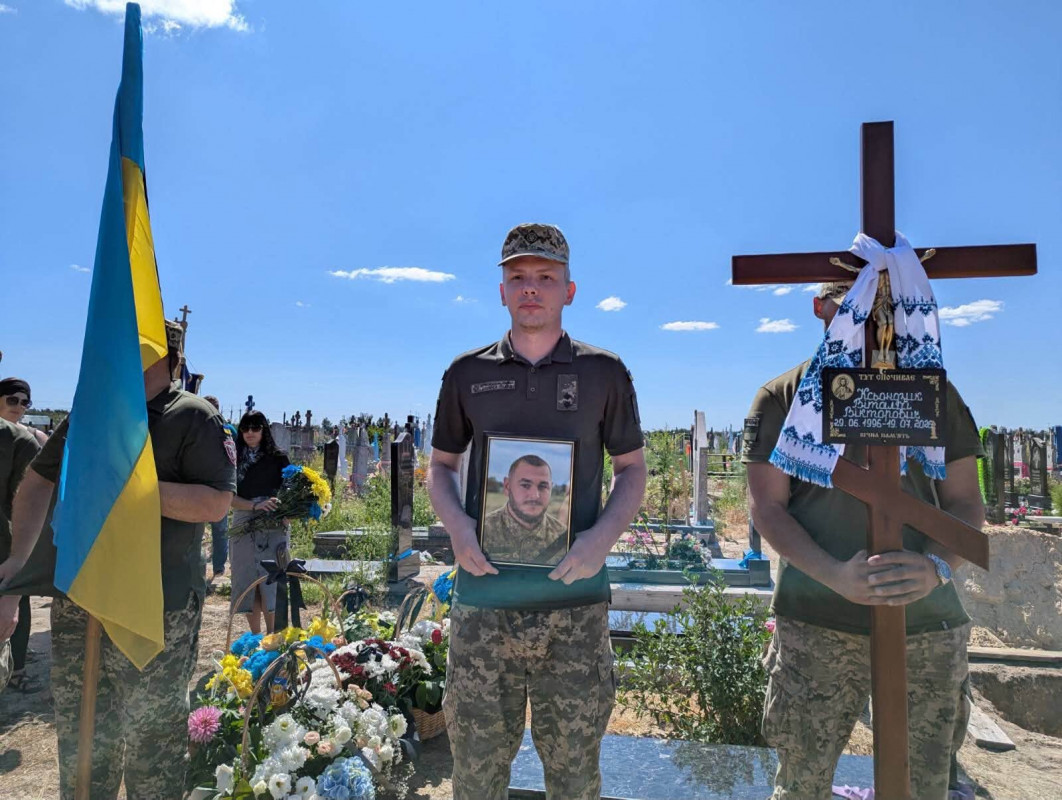Півторарічний син більше не обійме батька: на Волині попрощалися з 30-річним воїном Віталієм Ксьондзиком