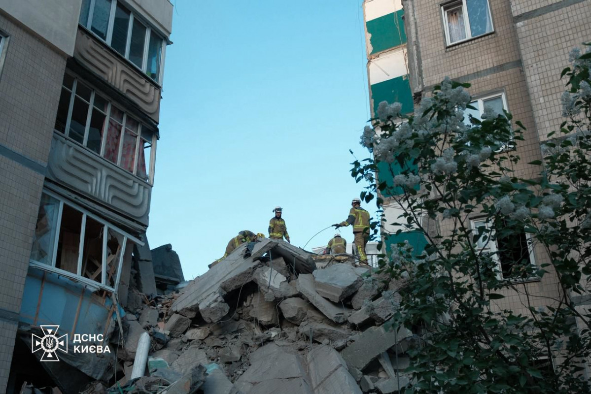 Вночі РФ завдала масованого комбінованого удару по Києву - є жертви, сильні пожежі та руйнування
