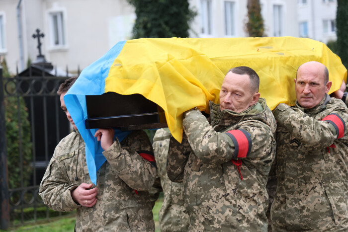 У Луцьку попрощалися з військовослужбовцем Сергієм Ткачем