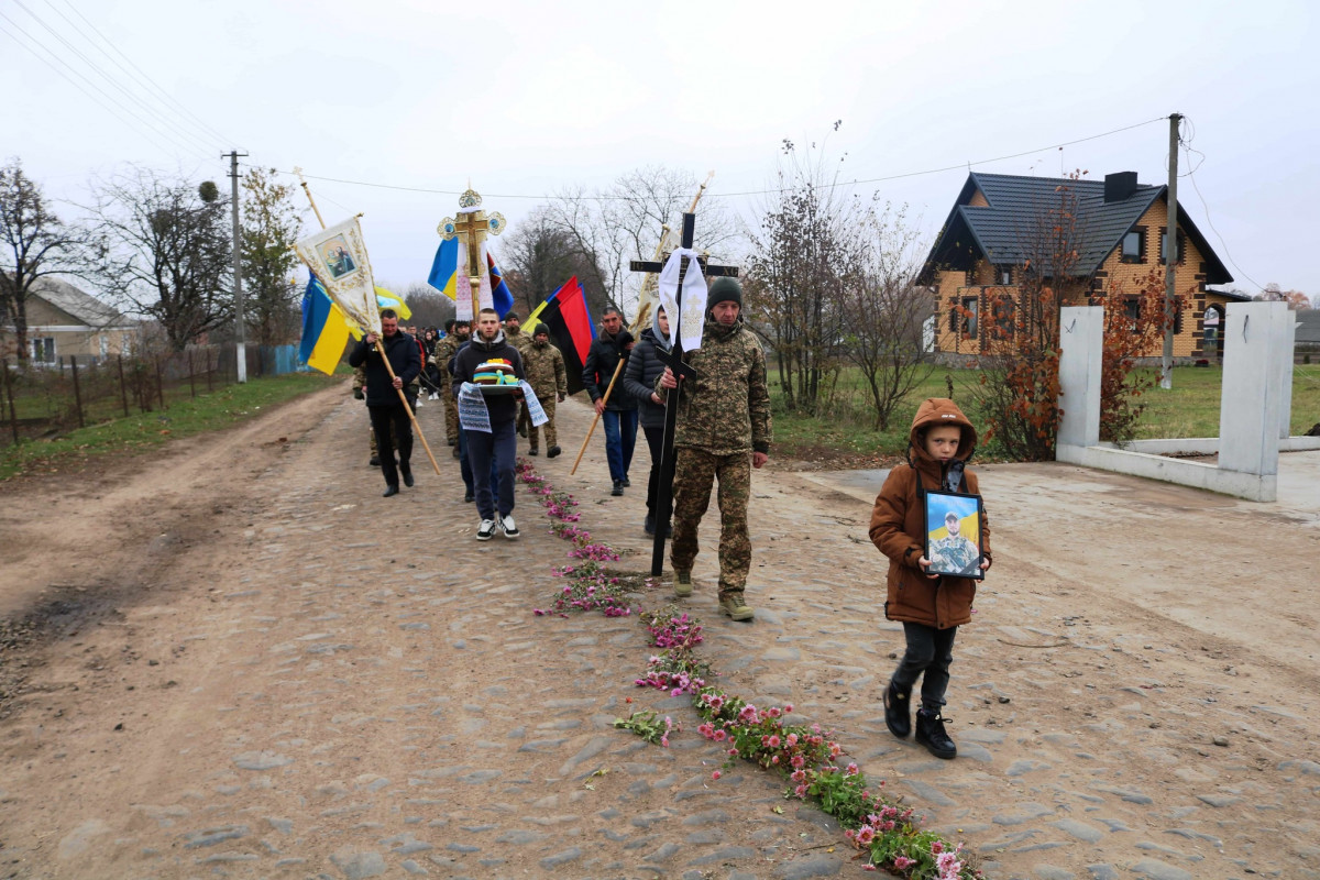 Війна забрала життя батька й сина: на Волині попрощалися з 22-річним спецпризначенцем Назаром Кравчуком