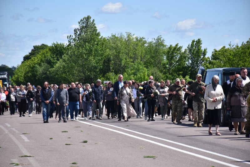 Два роки вважався безвісти зниклим: на Волині попрощалися з Героєм Віктором Шоломом