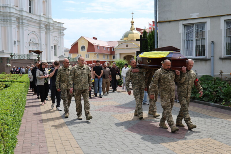 У Луцьку провели в останню путь полеглого військовослужбовця Олександра Кобилька