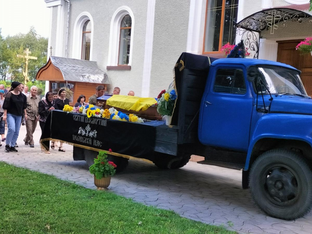 Мати втратила єдиного сина, без батька залишилося троє дітей: у Луцькому районі поховали Героя Сергія Марусюка