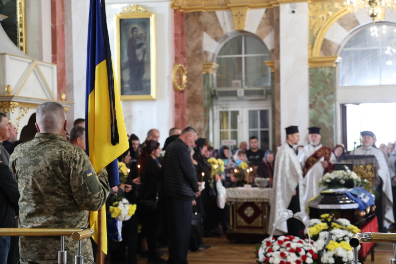 Загинув півтора року тому: у Луцьку в останню дорогу провели 34-річного Героя Богдана Щербачука