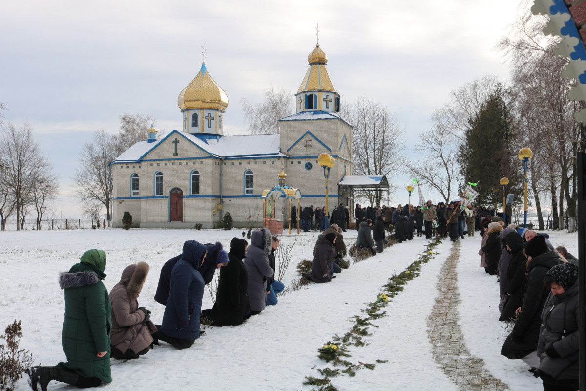 Навіки 48: у Луцькому районі попрощалися зі загиблим на війні Андрієм Головчуном