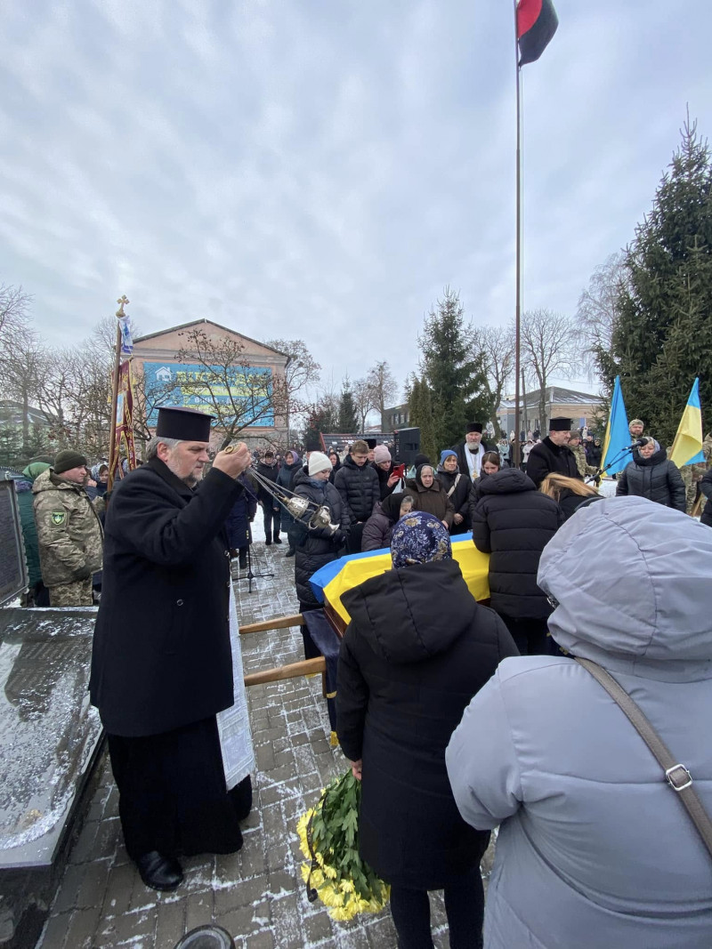 Загинув у бою на Покровському напрямку: у Луцькому районі прощаються із Героєм Андрієм Головчуном