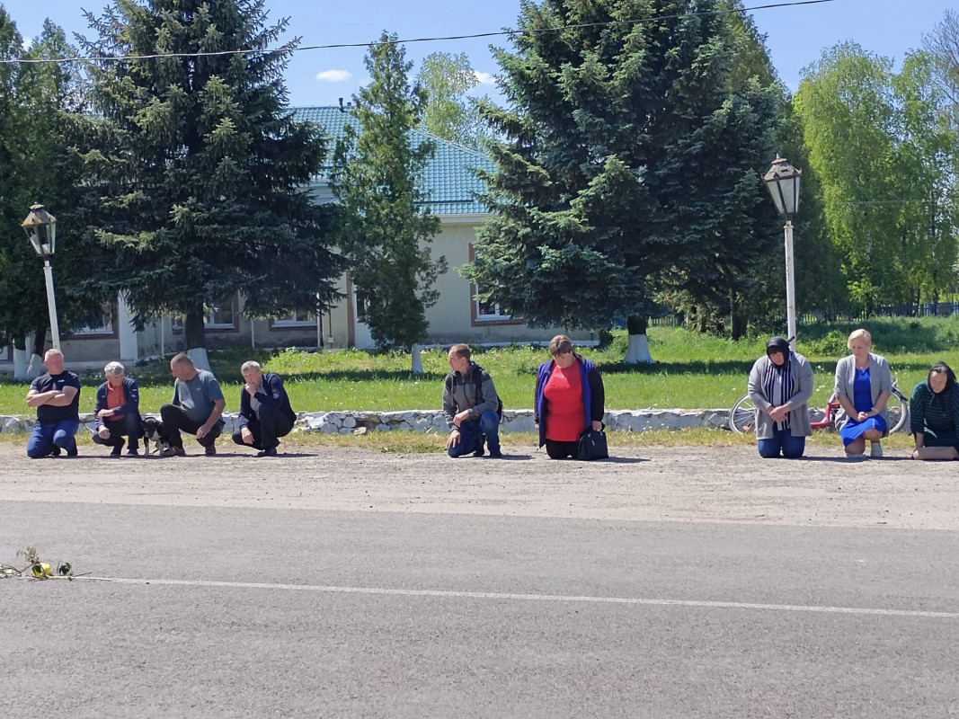 Пішов захищати Україну в перший місяць війни: у рідному селі на Волині попрощалися з Героєм Василем Семерою