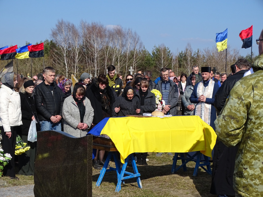 На Волині провели в останню путь Героя Василя Кравчука, який загинув два роки тому