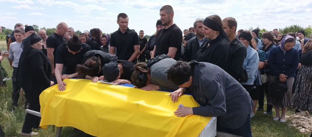 Додому Герой повернувся у домовині: на Волині попрощалися з полеглим на фронті Іваном Каменчуком