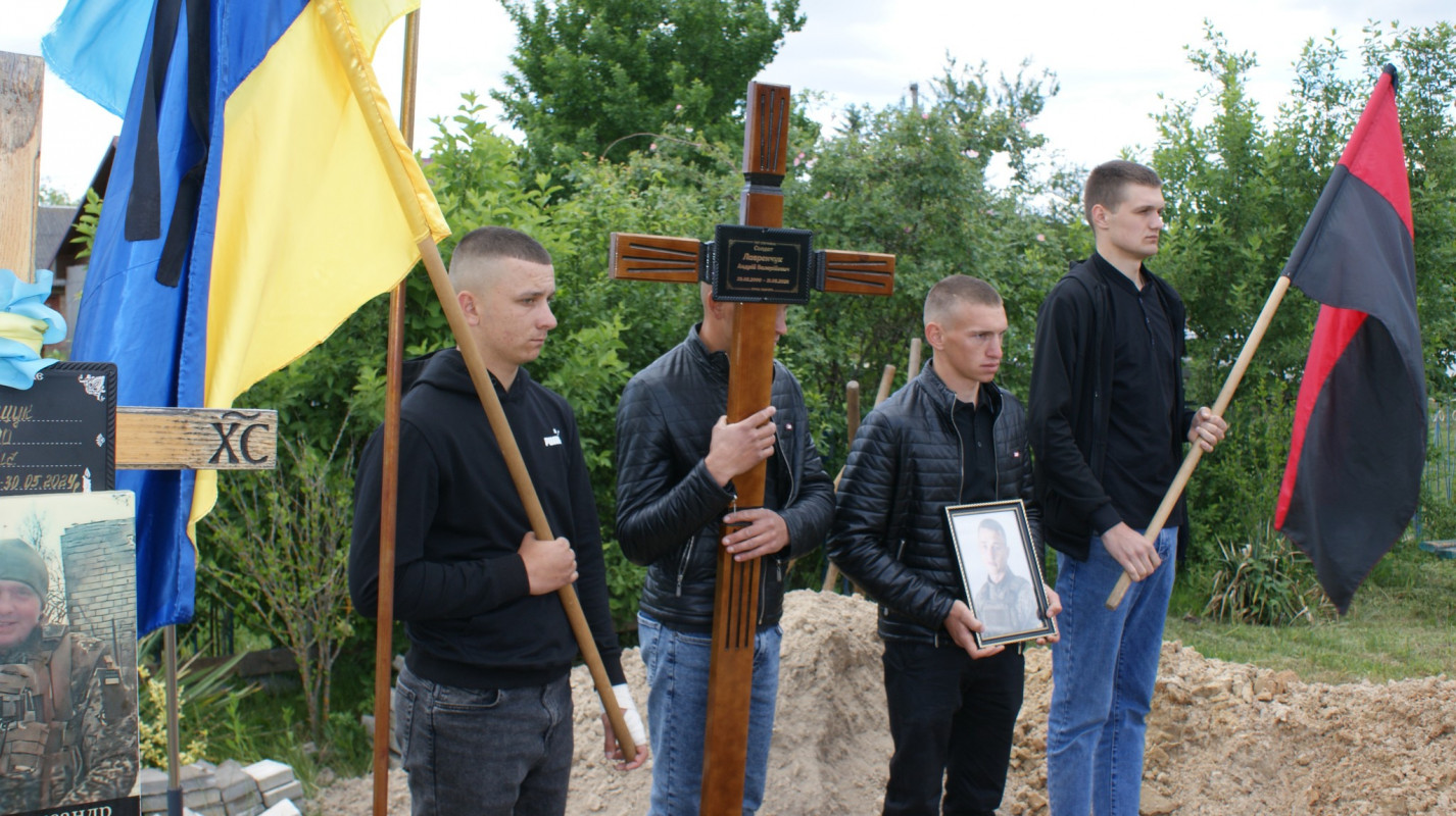 «Врятував побратима ціною власного життя»: на Волині попрощалися з 25-річним Героєм Андрієм Лавренчуком